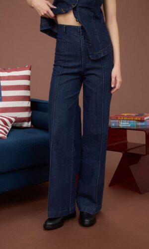 Jeans de pierna ancha con costura frontal y tiro alto