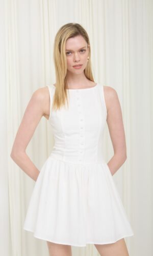 Vestido corto sin mangas de lino con botones y escote bote