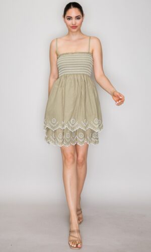 Vestido con Volantes y Bordado