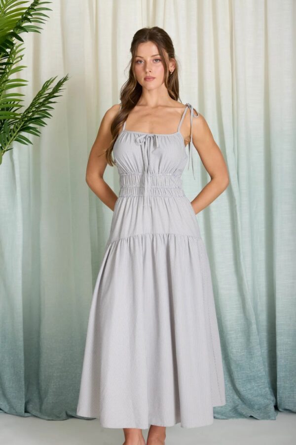 Vestido midi a rayas con tirantes espagueti