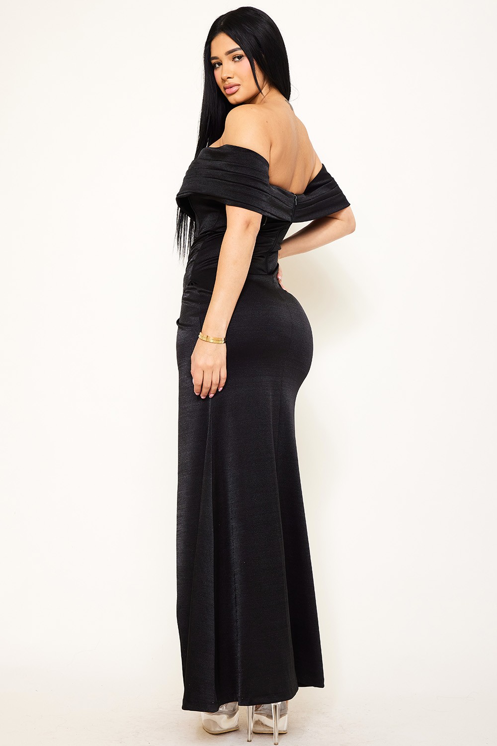 Vestido largo metálico plisado con hombros descubiertos - Imagen 2